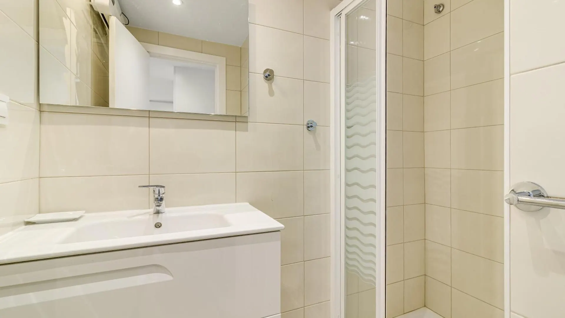 Apartamento En Primera Linea De Playa Holiday Center ロザス 0*,  スペイン