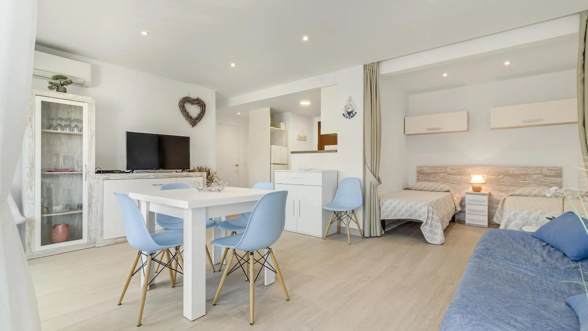 Apartamento En Primera Linea De Playa Holiday Center ロザス 0*,  スペイン